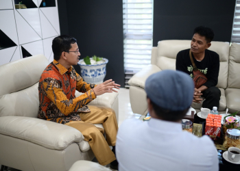 Ketua DPRK Banda Aceh, Farid Nyak Umar, menerima kunjungan tiga pengurus Perkumpulan Penggemar Bonsai Indonesia (PPBI). (Foto: Dok. DPRK Banda Aceh)
