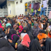 Puluhan pengungsi Rohingya di penampungan sementara di Balai Meuseuraya Kota Banda Aceh, Provinsi Aceh, Senin (11/12/2023). (Foto: Fahzian Aldevan)