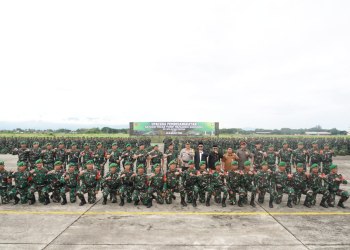 555 prajurit TNI Satgas Yonif 116/GS di berangkatkan ke wilayah Papua di Pangkalan Udara Sultan Iskandar Muda, Aceh Besar, Selasa (12/12/23). (Foto: Dok. Kodam IM)