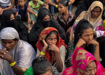 135 pengungsi Rohingya di tempat penampungan sementara di luar Balee Meuseuraya Aceh (BMA), Banda Aceh, Senin, (11/12/2023). (Foto: Fahzian Aldevan)