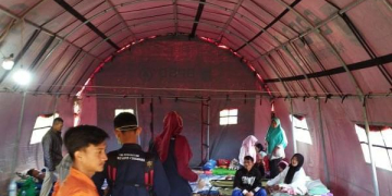 Kondisi posko pengungsian bagi warga terdampak gempa di wilayah Kabupaten Bogor, Jawa Barat pada Kamis (14/12) dan Jumat (15/12/2023). (Foto: BPBD Kabupaten Bogor)