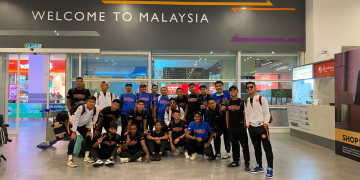 16 pemain Persiraja saat menuju ke Padang transit via Kuala Lumpur, Jumat, (15/12/2023). (Foto: MO Persiraja)