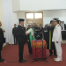 Penjabat Gubernur Aceh Achmad Marzuki, melantik Said Mulyadi sebagai Bupati Pidie Jaya definitif sisa masa jabatan 2019-2024, di ruang rapat DPRK, Senin (18/12/2023). (Foto: Dok. Adpim Pemprov Aceh)