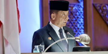 Penjabat Gubernur Aceh Achmad Marzuki menyampaikan Pendapat Akhir Gubernur Aceh terhadap Rancangan Qanun Aceh tentang APBA Tahun 2024. (FOTO: Dok. Adpim Pemprov Aceh)