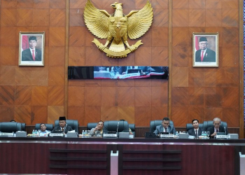 Rapat paripurna rancangan qanun Aceh tentang pajak dan retribusi Aceh, di gedung utama Kantor DPRA, Banda Aceh, Kamis, (7/12/2023). (Foto: Dok. DPRA Aceh)