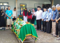 Ilustrasi: Suasana pemakaman anggota KPPS yang meninggal dunia di Kabupaten Kuningan, Jawa Barat, Sabtu (17/2/2024). (Foto: Dok. Antara/Fathnur Rohman)