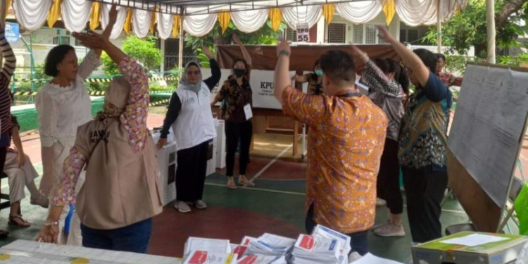 Pemerintah Provinsi DKI Jakarta memperkuat layanan kesehatan bagi Kelompok Penyelenggara Pemungutan Suara (KPPS) di wilayah setempat. (Foto: Dok. Antara/HO-Pemprov DKI)