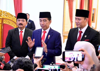 Presiden Joko Widodo menyampaikan sejumlah arahan kepada Menteri Kabinet Indonesia Maju yang baru dilantik pada Rabu (21/2/2024) di Istana Negara, Jakarta. (Foto: Alibi/Dok. BPMI Setpres/Muchlis Jr)