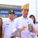 Presiden Joko Widodo menyampaikan keterangan pers di Gerbang Tol Limapuluh, Kabupaten Batubara, Provinsi Sumatra Utara, pada Rabu (7/2/2024). (Foto: Alibi/Dok. BPMI Setpres/Muchlis Jr)