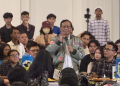 Cawapres nomor urut 3 Mahfud Md (tengah) dalam acara “Tabrak, Prof!” di Pos Bloc, Jakarta, Rabu (7/2/2024). (Foto: Dok. Antara/Rio Feisal)