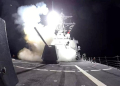 Foto: Ilustrasi serangan Houthi ke Kapal Inggris (via REUTERS/US NAVY)