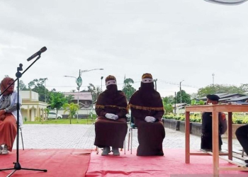 Pelaksanaan hukuman cambuk di Simeulue, Aceh, Kamis (7/3/2024). (Foto: Dok. Antara/HO-Humas Satpol PP dan WH Kabupaten Simeulue)