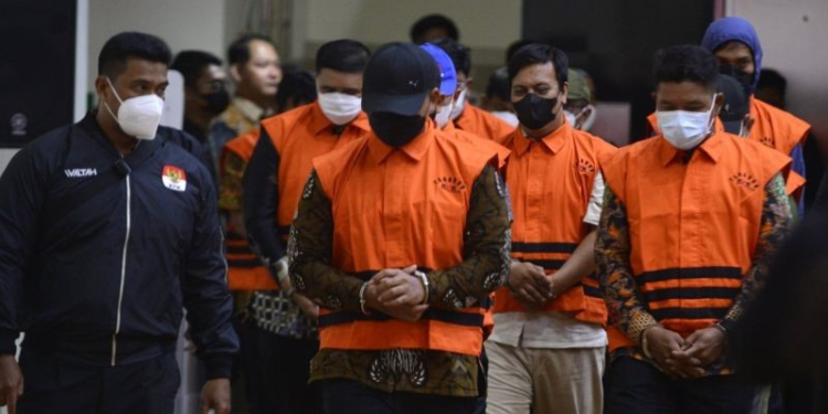 Komisi Pemberantasan Korupsi (KPK) hadirkan 15 orang tersangka kasus dugaan pungli di Rutan KPK dalam konferensi pers di Gendung Juang KPK, Jakarta Selatan, Jumat (15/3/2024). (Foto: Dok. Antara/Fianda Sjofjan Rassat)