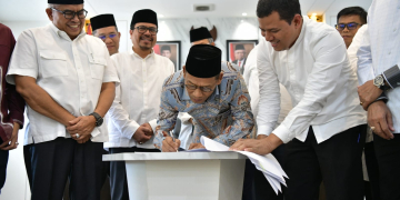 Pemerintah Aceh dan DPRA teken pengesahan Anggaran Pendapatan dan Belanja Aceh (APBA) 2024. (Foto: Alibi/Dok. Humas Aceh)