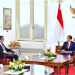 Presiden Joko Widodo menerima kunjungan kehormatan Menteri Luar Negeri China Wang Yi di Istana Merdeka, Jakarta, Kamis, (18/4/2024). (Foto: Alibi/ Dok. BPMI Setpres/Vico)