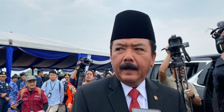 Menko Polhukam Hadi Tjahjanto di Lanud Halim Perdanakusuma, Jakarta Timur, Jumat (5/4/2024). (Foto: Dok. Antara/Walda Marison)
