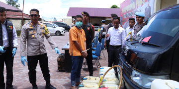 Konferensi pers kasus penyalahgunaan BBM subsidi di Mapolres Bener Meriah, Aceh, Senin (22/4/2024). (Foto: Alibi/Dok. Polres Bener Meriah)