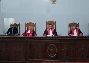 Majelis hakim banding membacakan putusan banding perkara tindak pidana korupsi pengelolaan Rumah Sakit Arun, Kota Lhokseumawe, di Banda Aceh. (Foto: Dok. Antara/HO-Humas Pengadilan Tinggi Banda Aceh)