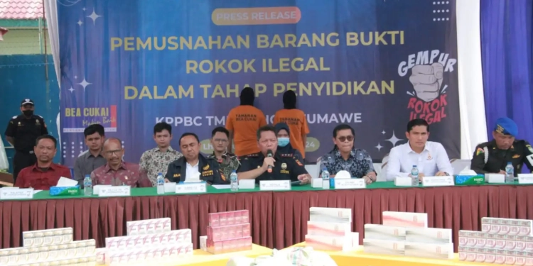 Kantor Bea dan Cukai Lhokseumawe, Provinsi Aceh memusnahkan ratusan ribu batang rokok ilegal. (Foto: Alibi/Dok. Bea Cukai Lhokseumawe)