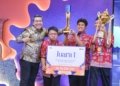 Tim Madrasah Tsanawiyah Swasta (MTsS) Ulumul Quran Banda Aceh berfoto bersama usai meraih juara pertama dalam Lomba Cerdas Cermat Museum (LCCM) tingkat nasional 2024, di Jakarta. FOTO : MUQ