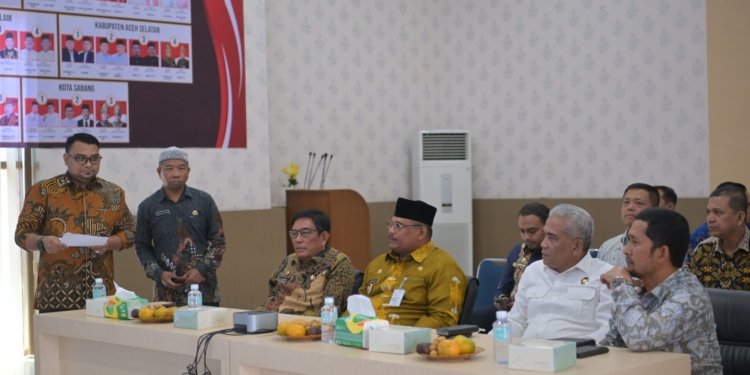 Pj Gubernur Safrizal Pantau Hasil Perhitungan Suara Sementara Pilkada di Aceh 