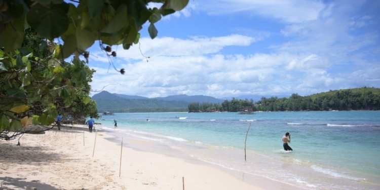 Pantai Pulo Keluang di Aceh Jaya. FOTO : alibi